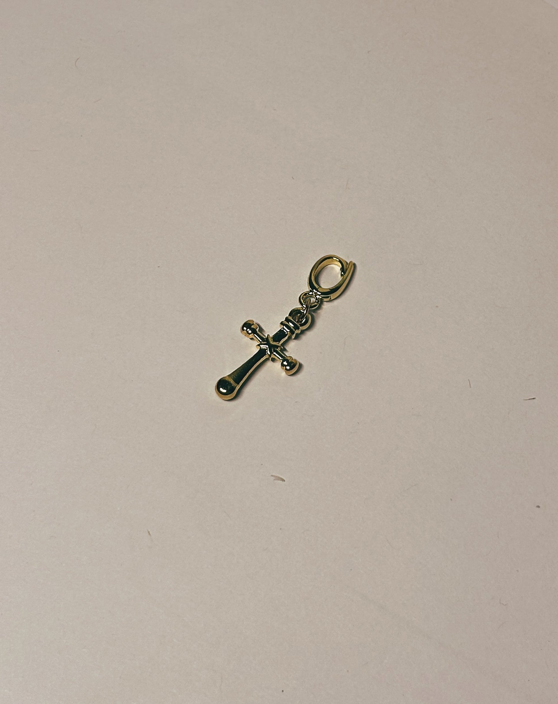 C- Croix